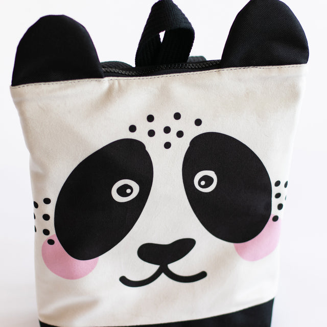 Kids backpack - Panda, featuring a plush panda face design, perfect for outdoor adventures. Includes beige adjustable straps and zipper closure. Suitable for young children.