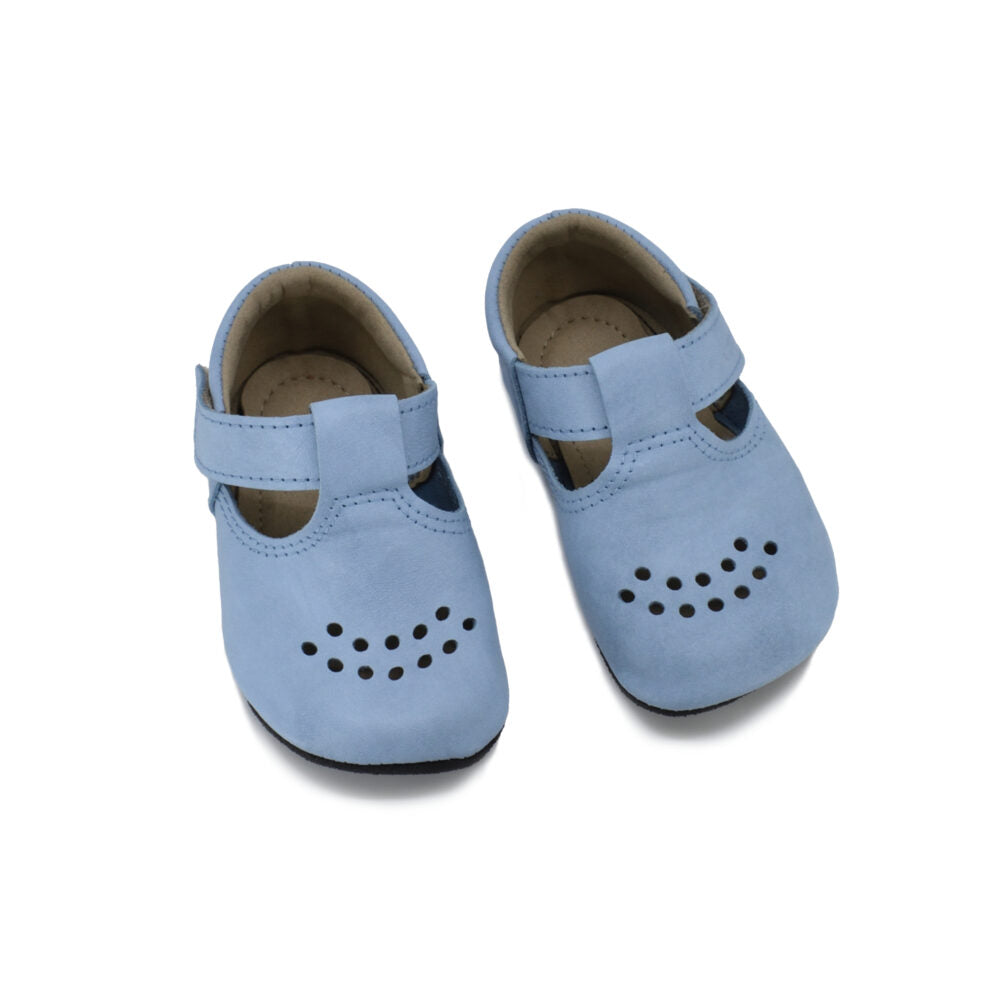 Kids' Slippers Mutsu - Light blue, featuring a wide toe box, breathable air holes, adjustable Velcro, and anti-slip sole, ideal for first steps.