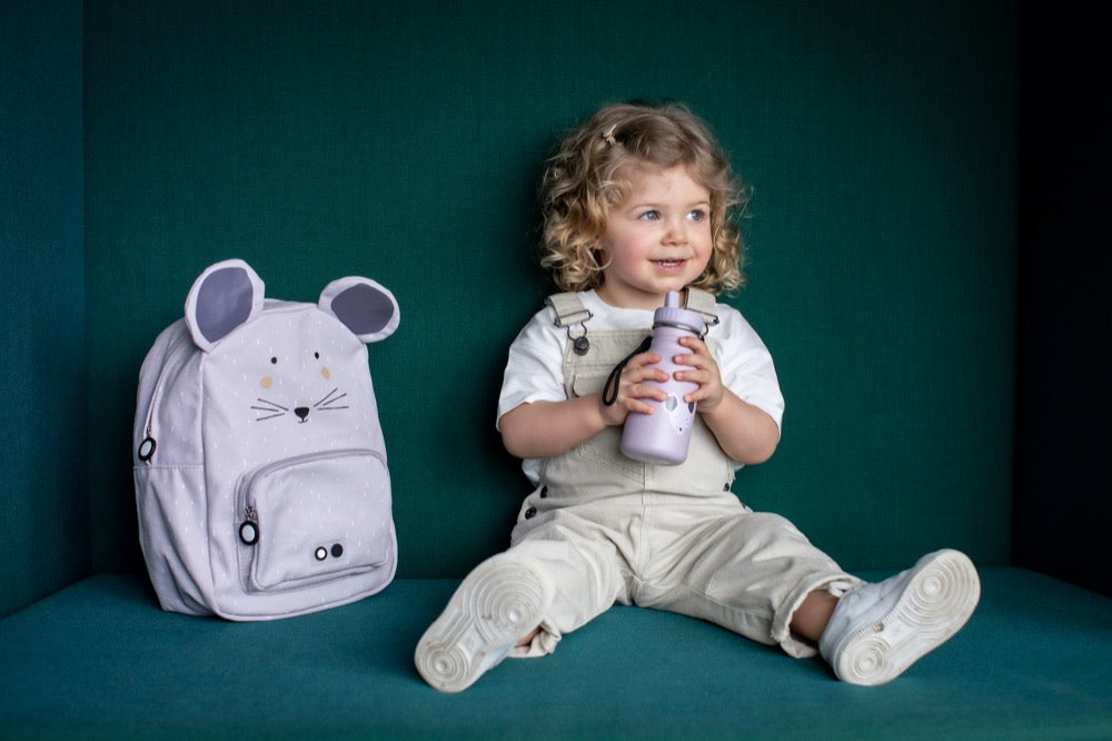 A child holds a stainless steel water bottle with a kid-friendly cap. Durable, leak-proof, and easy to clean. Ideal for kids on the go. Dimensions: 15.5 cm x 6.5 cm.