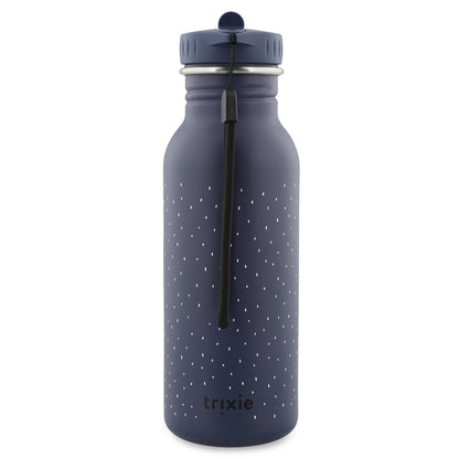 Stainless Steel Bottle 500 ml - Mr Penguin: A blue water bottle with a black strap, stainless steel body, and leak-proof lid. Ideal for kids, durable, and eco-friendly. Dimensions: 20 cm x 6.5 cm.