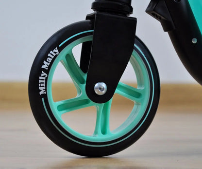 Close-up of a green Scooter SMART wheel with innovative folding system, adjustable handlebar, ABEC-5 bearings, PU wheels, aluminum handlebars, and anti-slip board.