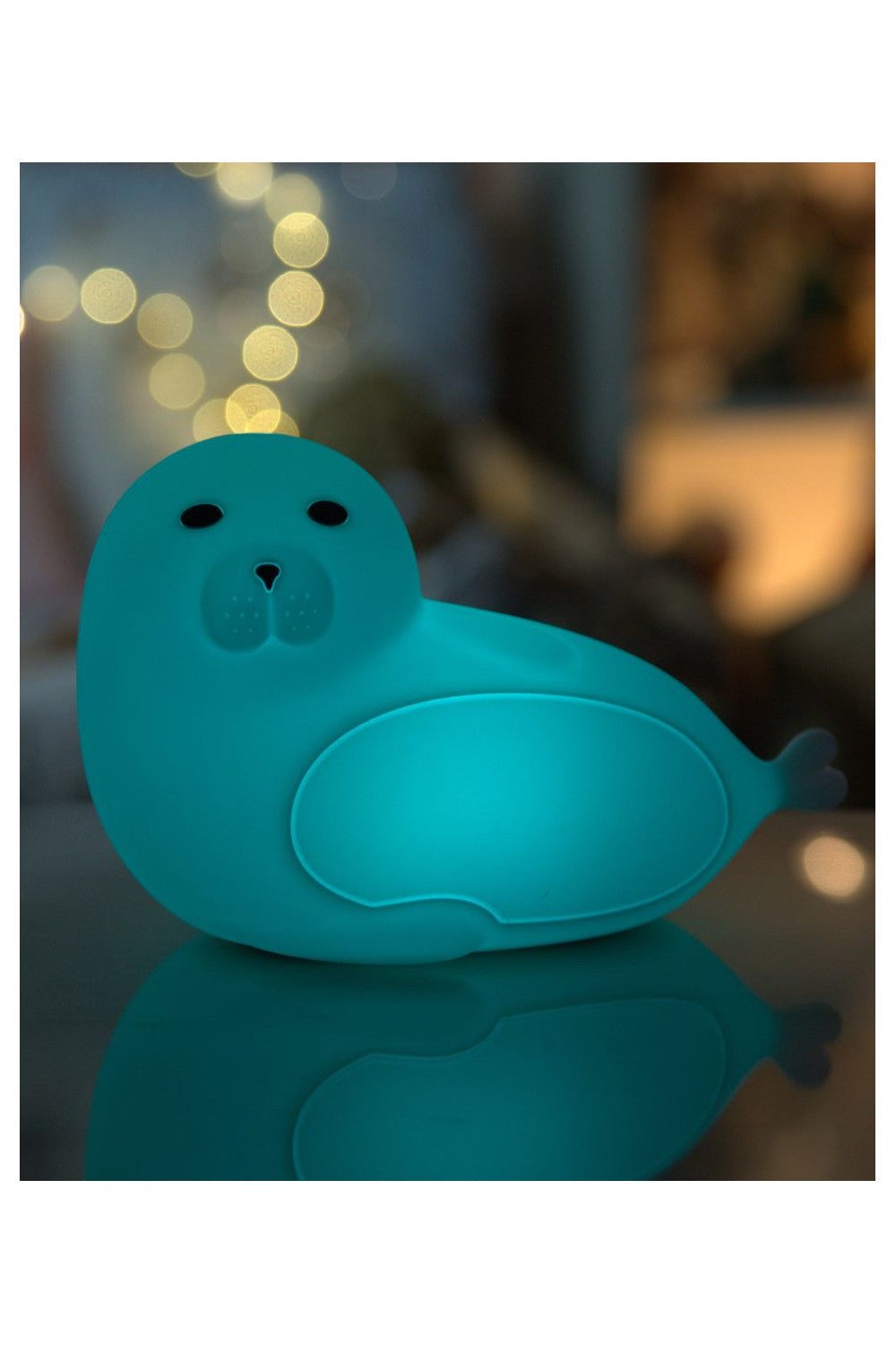 A soft, seal-shaped silicone lamp with remote control, perfect for children's comfort and safety at night. Features touch activation, 7 colors, and 12-hour lighting time.