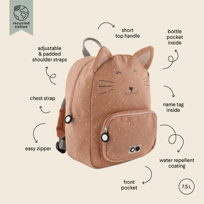 A cat-themed backpack for kids' adventures, featuring adjustable straps, a chest strap, spacious compartments, water-repellent cotton material, and a name tag. Dimensions: 31 x 23 x 10 cm.