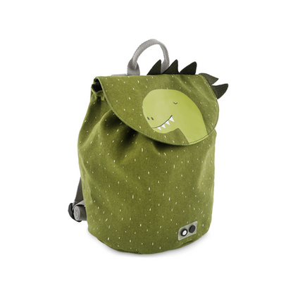 A green mini drawstring backpack featuring Mr. Dino, perfect for young adventurers. Water repellent, machine washable, 100% cotton material, 5L capacity, ideal for snacks and a water bottle. Dimensions: 30 x 23 cm.