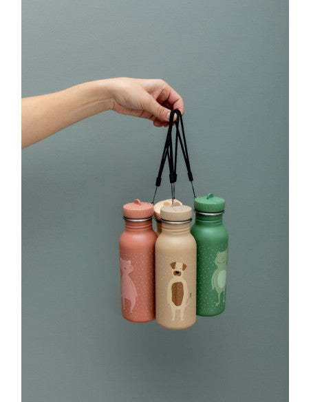 A hand holds a stainless steel water bottle, featuring a playful dog design. Durable, leak-proof, and kid-friendly, perfect for on-the-go hydration. Dimensions: 20 cm x 6.5 cm.