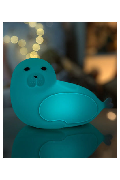 A soft, seal-shaped silicone lamp with remote control, perfect for children's comfort and safety at night. Features touch activation, 7 colors, and 12-hour lighting time.